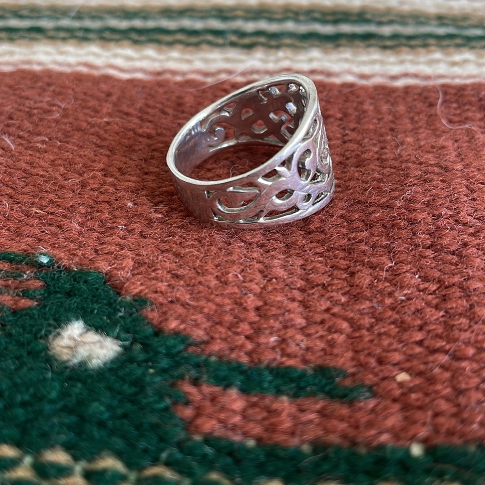 Silver CutOut Design Ring - Picture 2 of 4